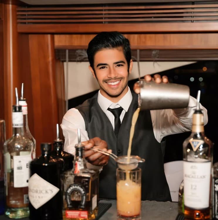 Dubai: Superyacht Party with Live DJ & Open Bar | ®ExcursionMania - Image 2