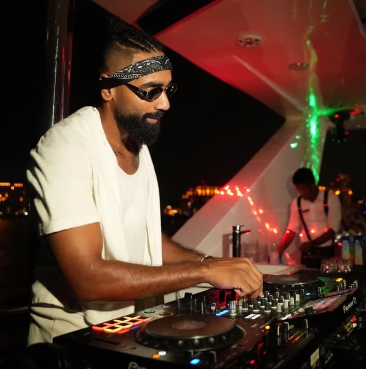 Dubai: Superyacht Party with Live DJ & Open Bar | ®ExcursionMania - Image 4