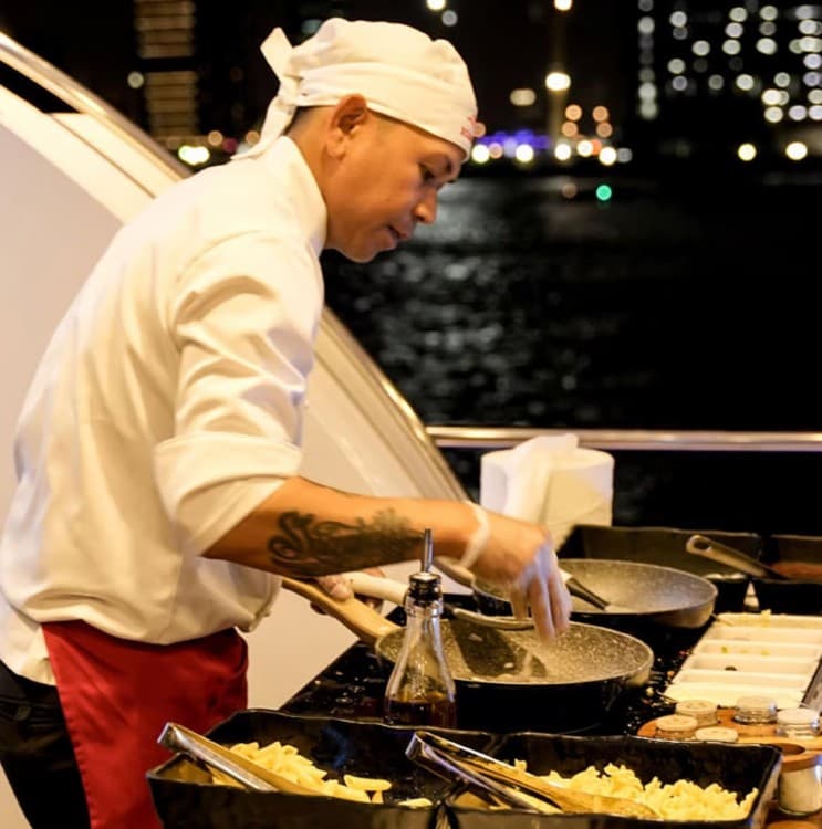 Dubai: Superyacht Party with Live DJ & Open Bar | ®ExcursionMania - Image 5