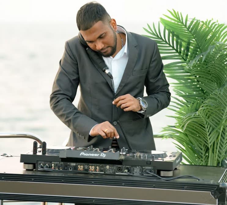 Dubai: Sunseeker Superyacht VIP Dinner, Drinks & Live DJ | ®ExcursionMania - Image 8