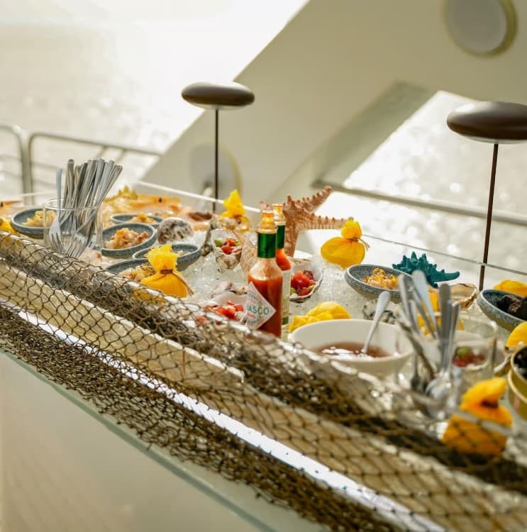 Dubai: Sunseeker Superyacht VIP Dinner, Drinks & Live DJ | ®ExcursionMania - Image 10