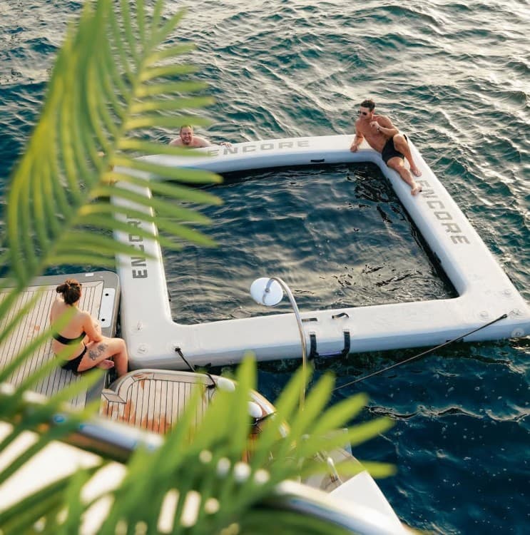 Dubai: Sunseeker Superyacht VIP Dinner, Drinks & Live DJ | ®ExcursionMania - Image 12