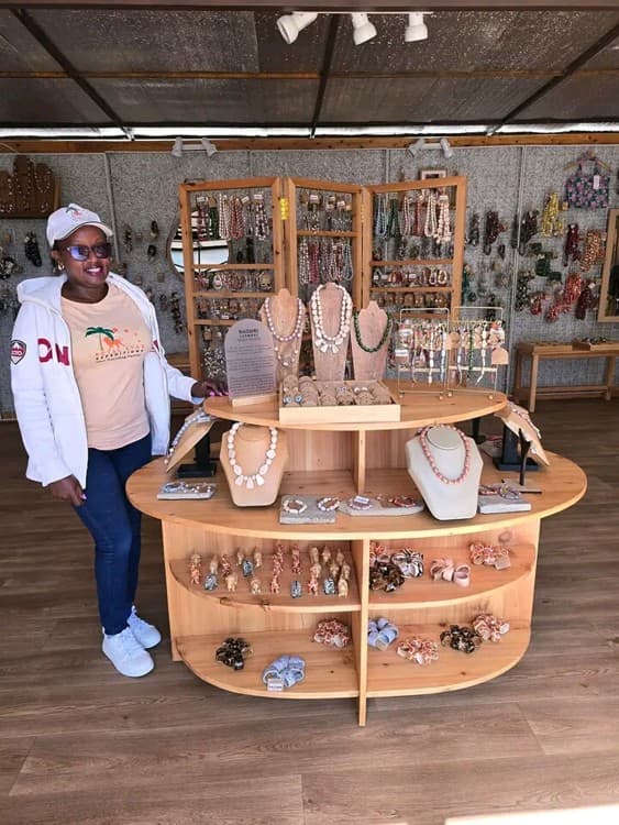 Nairobi: Guided Giraffe Centre & Kazuri Beads Factory Visit Excursion | ®ExcursionMania - Image 7