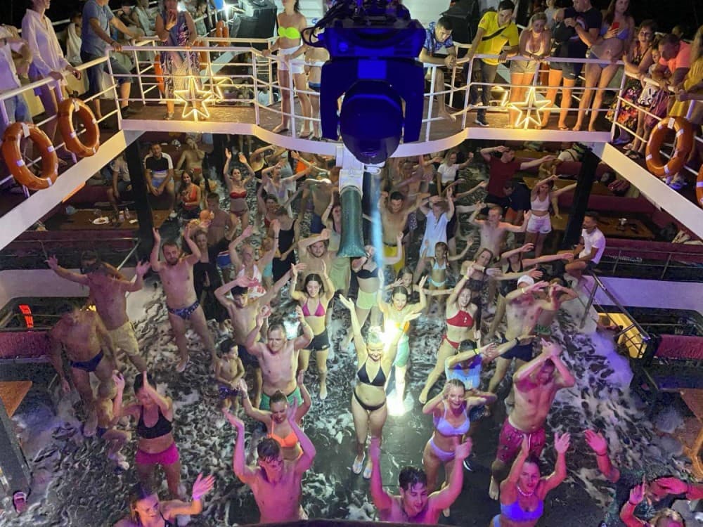 Alanya New Year 2026 Party Cruise with Live DJ & Entertainment | ®ExcursionMania - Image 5