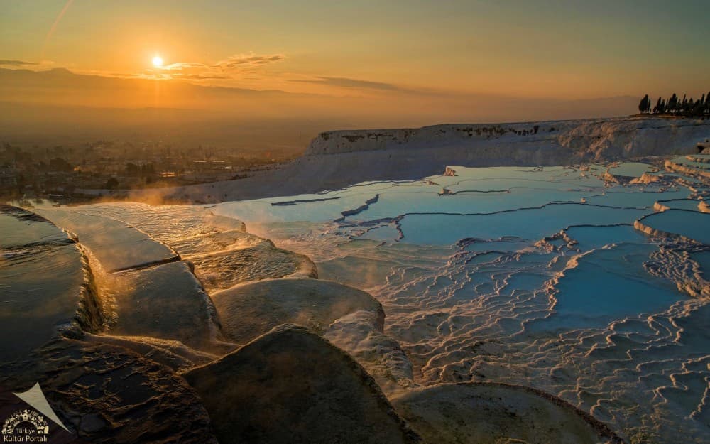 From Izmir: Guided Pamukkale Full-Day Tour with Lunch | ®ExcursionMania - Image 3