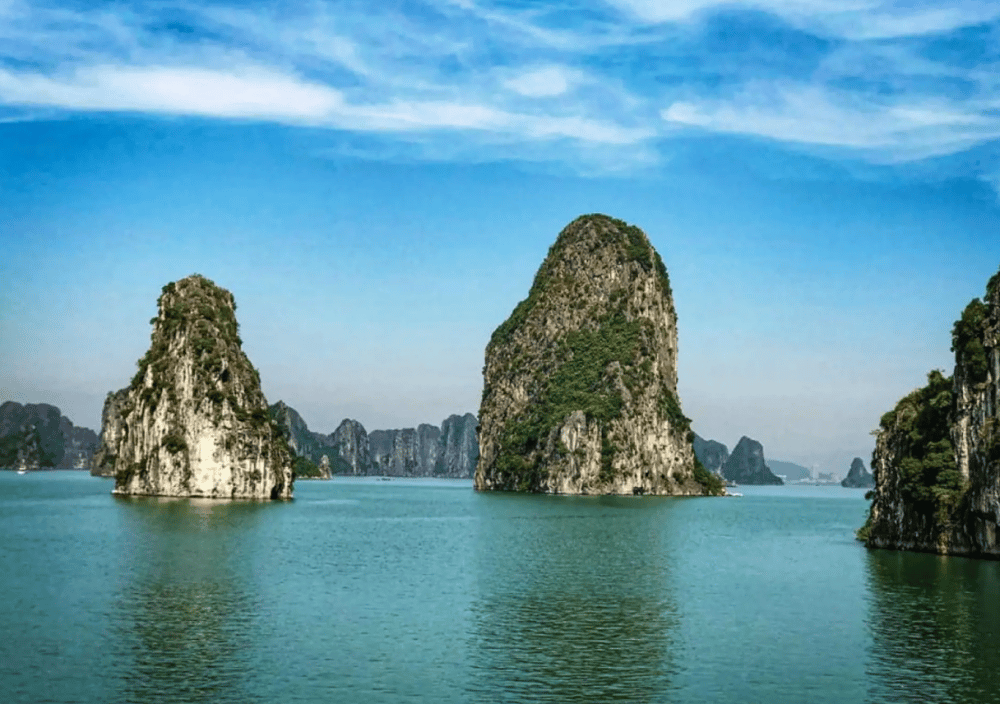 Hanoi: Ha Long Bay Day Trip - Luxury Cruise & Buffet Lunch | ®ExcursionMania - Image 2