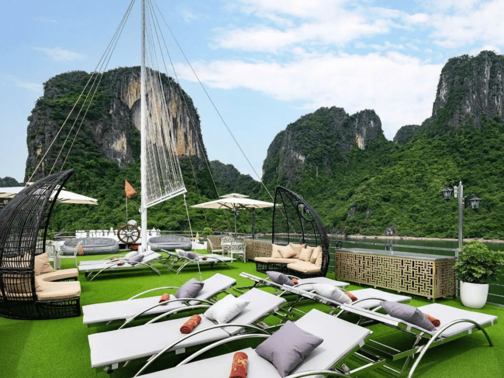 Hanoi: Ha Long Bay Day Trip - Luxury Cruise & Buffet Lunch | ®ExcursionMania - Image 9