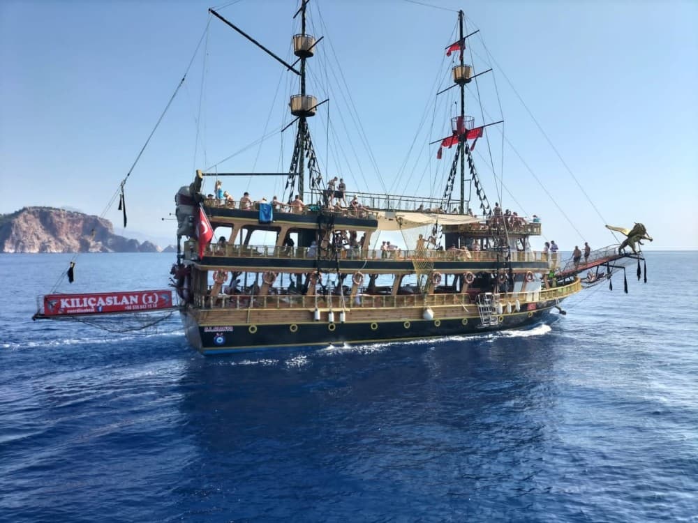 Alanya Pirate Boat Trip w/Lunch & Unlimited Soft Drinks | ®ExcursionMania - Image 1