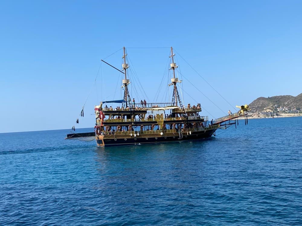 Alanya Pirate Boat Trip w/Lunch & Unlimited Soft Drinks | ®ExcursionMania - Image 2