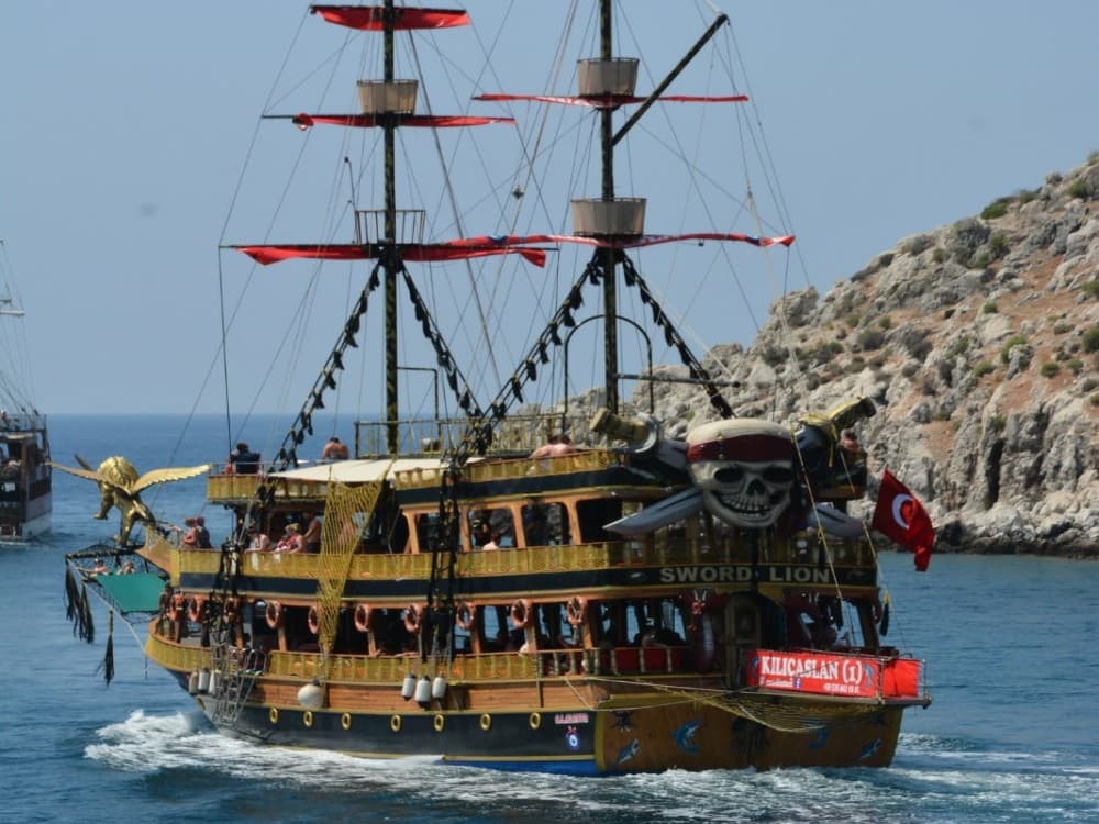 Alanya Pirate Boat Trip w/Lunch & Unlimited Soft Drinks | ®ExcursionMania - Image 4