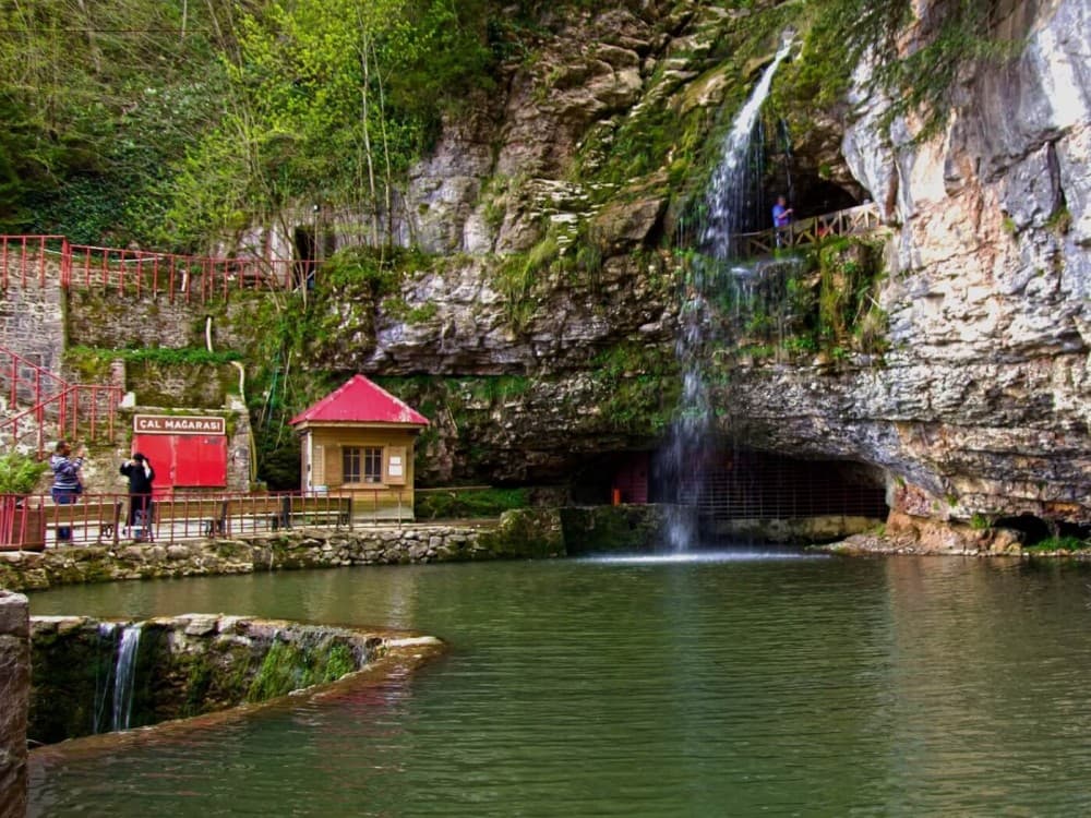 Trabzon: Hıdırnebi Çal Cave Hıdırnebi Plateu and Sera Lake Tour | ®ExcursionMania - Image 4