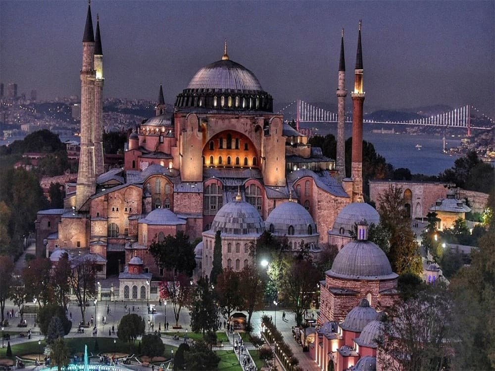 Istanbuls MustSee: Hagia Sophia Blue Mosque  Grand Bazaar Tour | ®ExcursionMania - Image 7