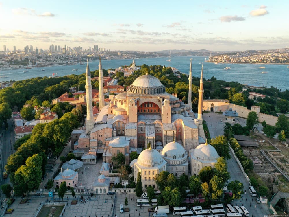 Istanbul: 4 Nights Hotel Accomodation with Transfers and Tours | ®ExcursionMania - Image 1