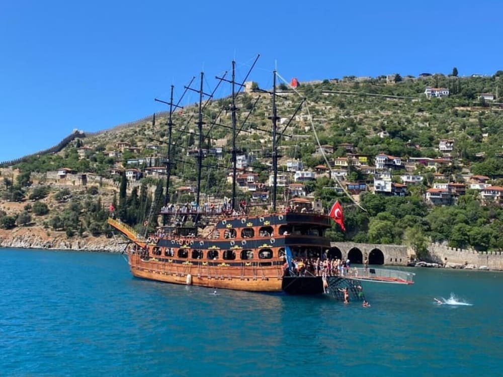 Alanya Pirate Trip with Lunch and Unlimited Drinks | ®ExcursionMania - Image 4