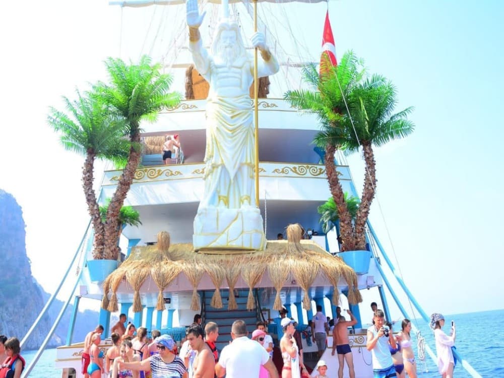 Side Harem Maldives Yacht: Luxury Boat Tour with Unforgettable Views | ®ExcursionMania - Image 5