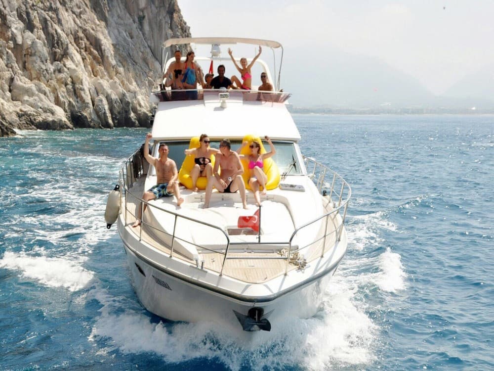 Alanya: Luxury Boat Tour with Buffet Meal and Drinks | ®ExcursionMania - Image 6
