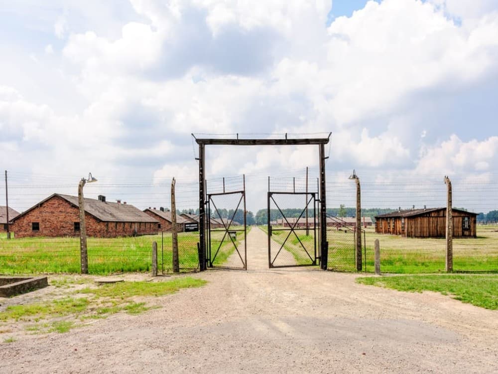 Auschwitz-Birkenau: Skip-the-Line Guided Tour from Krakow | ®ExcursionMania - Image 2