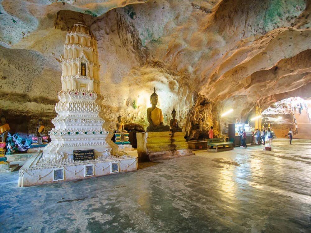 Cave Temple (Wat Suwan Kuha) 