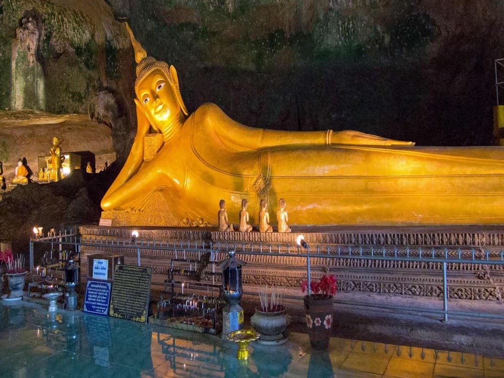 Cave Temple (Wat Suwan Kuha) 