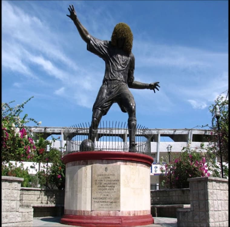 Carlos El Pibe Valderrama Statue