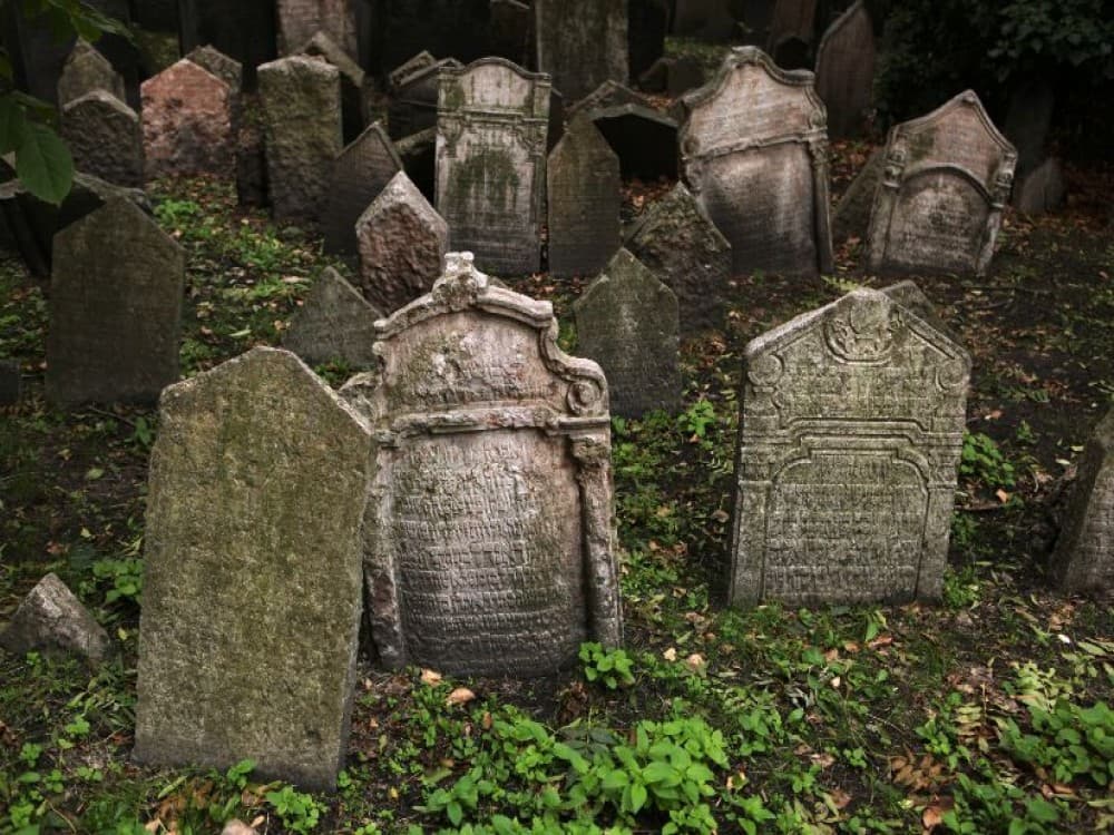 Prague : Old Jewish Cemetery | ®ExcursionMania