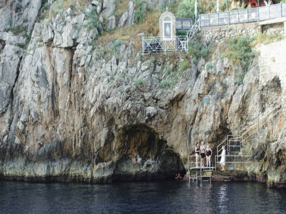 Capri: Blue Grotto (Grotta Azzurra) | ®ExcursionMania