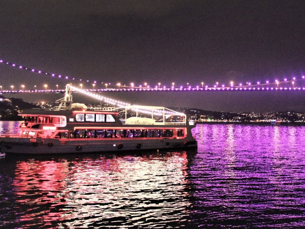Istanbul: Bosphorus Cruise Istanbul | ®ExcursionMania