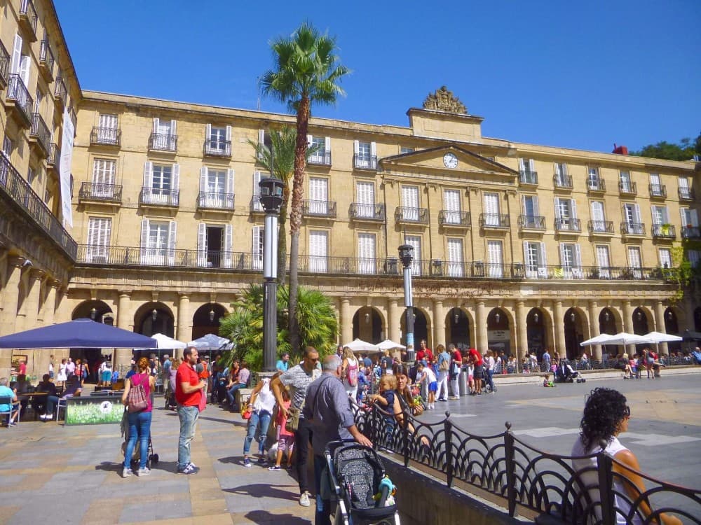 Granada: Plaza Nueva | ®ExcursionMania
