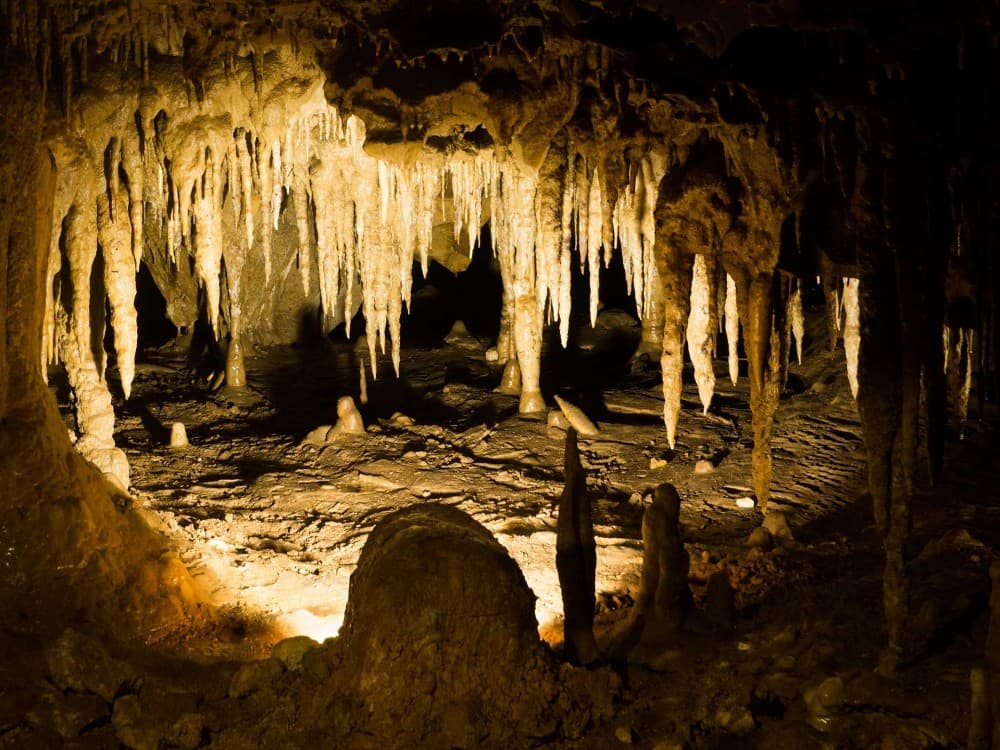 Can Marca Caves (Cueva de Can Marcà)