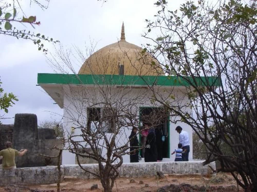 Salalah: Nabi Ayoub's Tomb | ®ExcursionMania