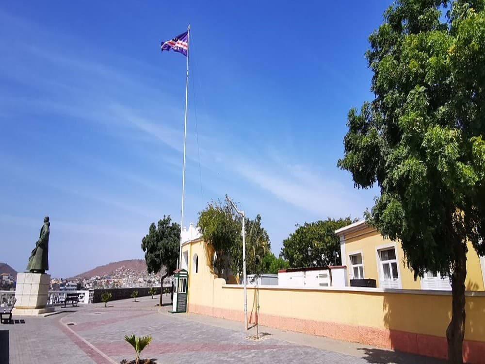 Praia: Monumento de Diogo Gomes | ®ExcursionMania