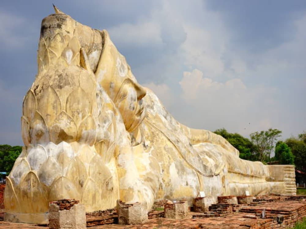 Temple of the Reclining Buddha (Wat Lokayasutharam)