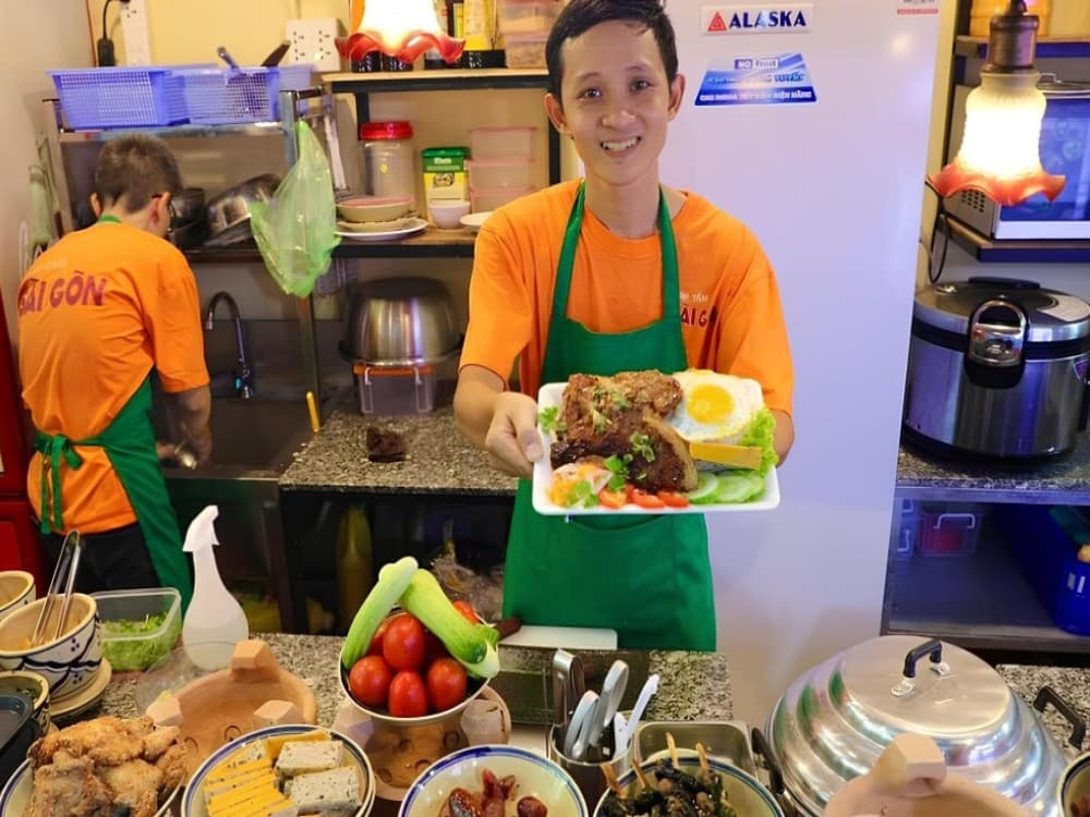 Ben Nghe Street Food