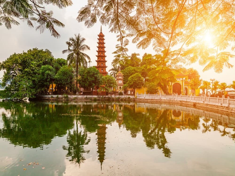 Hanoi : Tran Quoc Pagoda | ®ExcursionMania