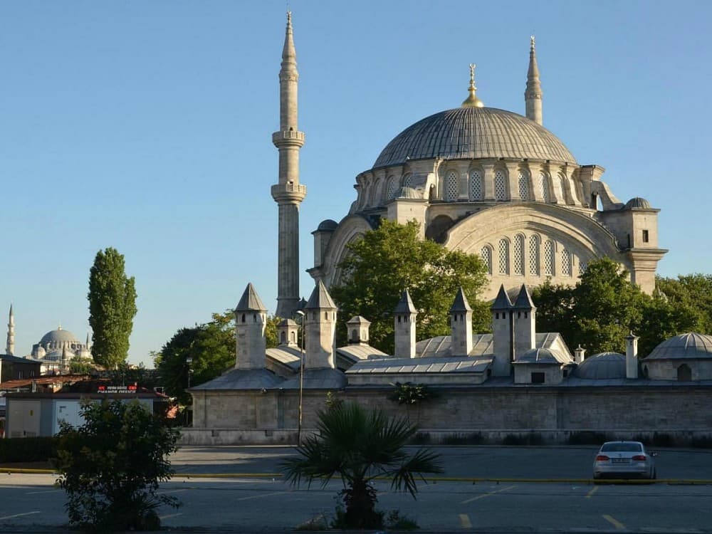 Nuruosmaniye Mosque