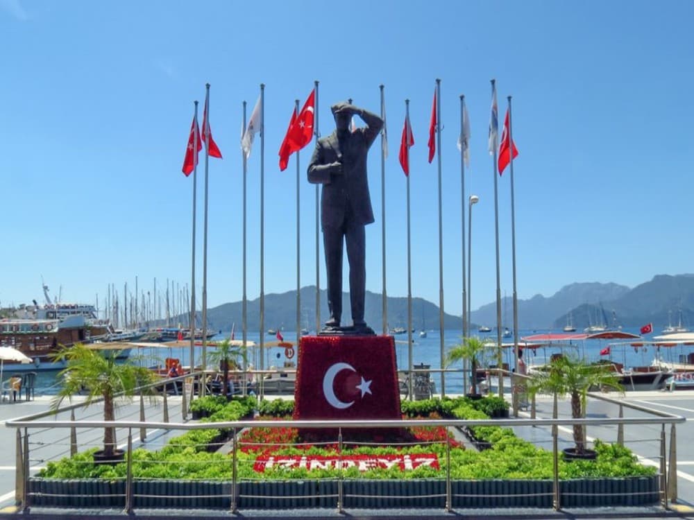 Marmaris: Ataturk Statue | ®ExcursionMania