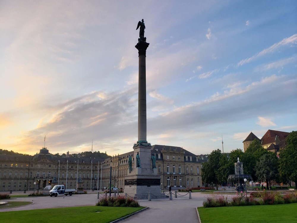 Stuttgart: Palace Square | ®ExcursionMania