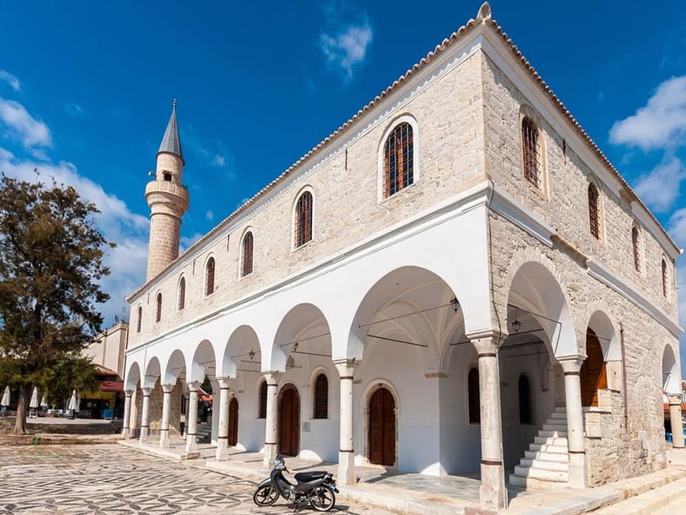 Cesme: Alacati Pazaryeri Mosque | ®ExcursionMania