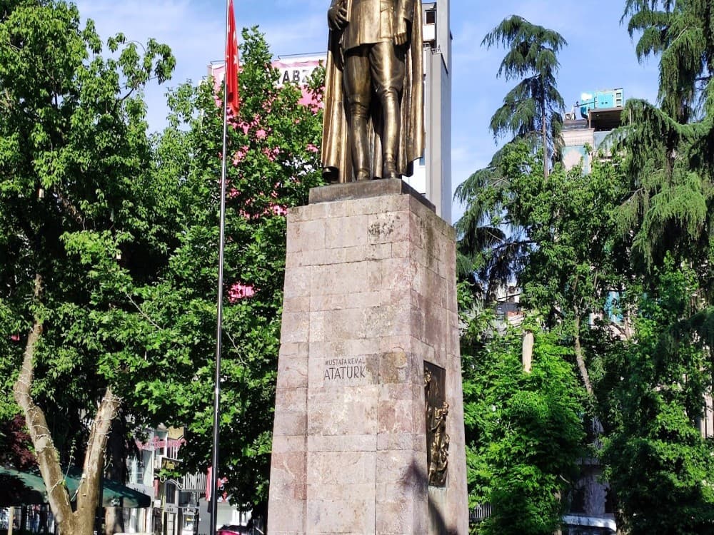 Trabzon: Square Park | ®ExcursionMania