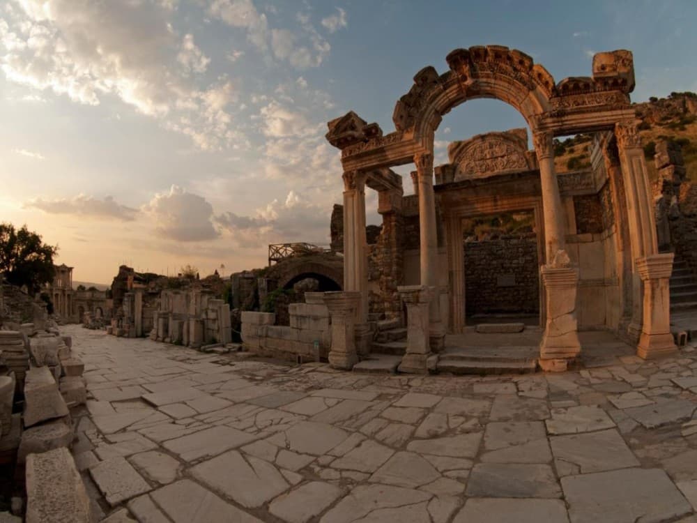 Selcuk: Temple of Hadrian | ®ExcursionMania