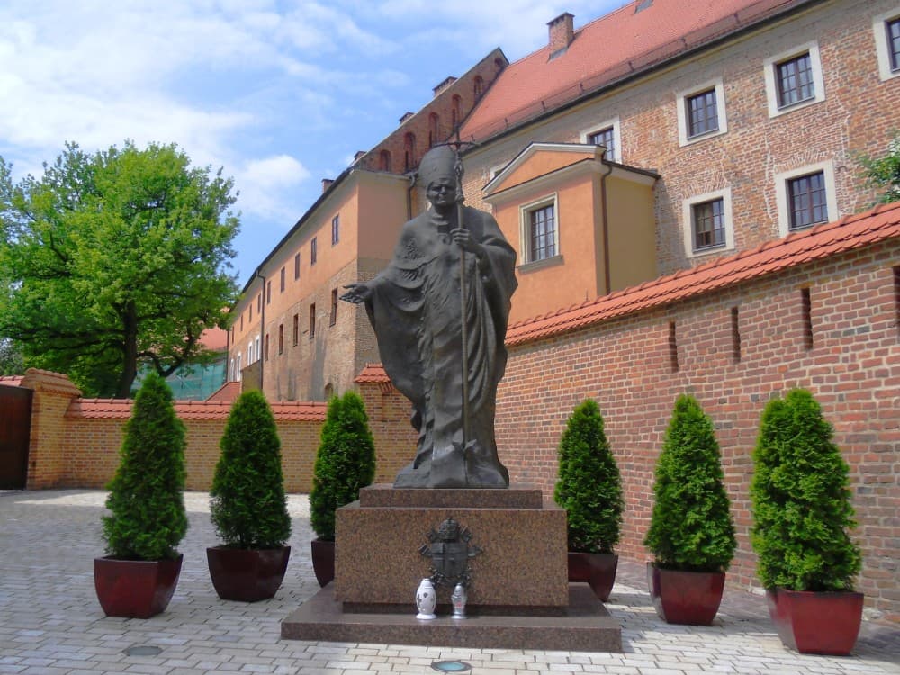 Krakow: Monument of John Paul II | ®ExcursionMania