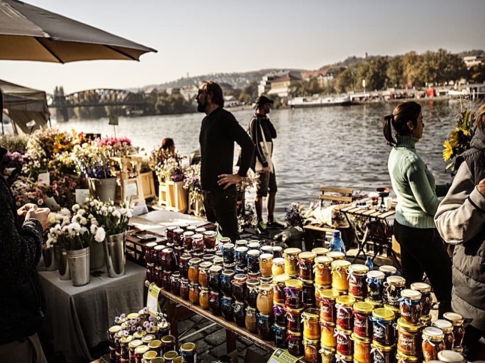 Prague : Náplavka Farmer's Market | ®ExcursionMania
