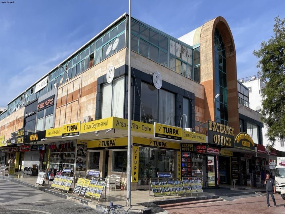 Is Altinkum good for shopping?