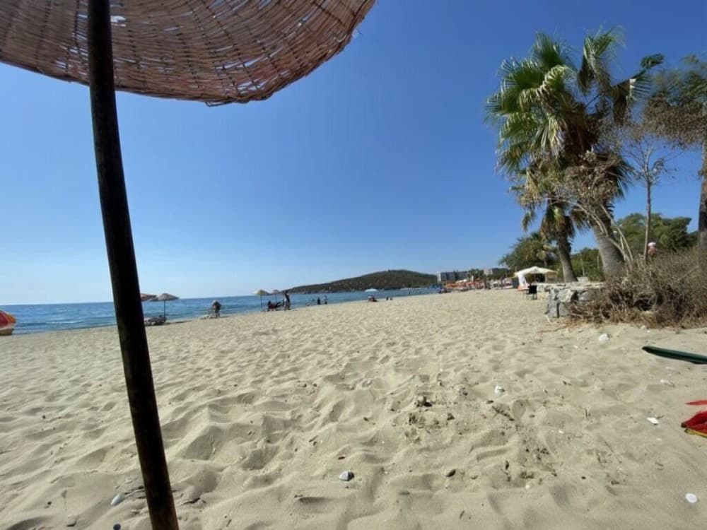 Is the sea in Kuşadası cold?