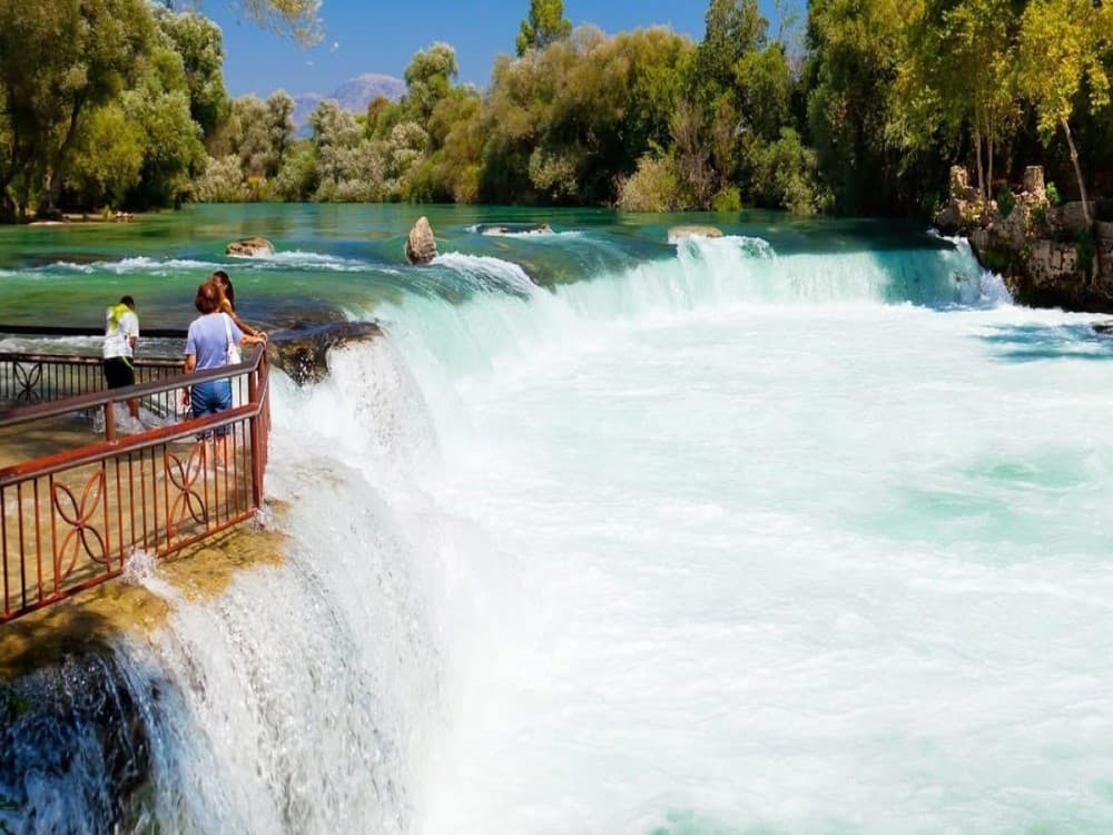 Is there much to do in Manavgat?