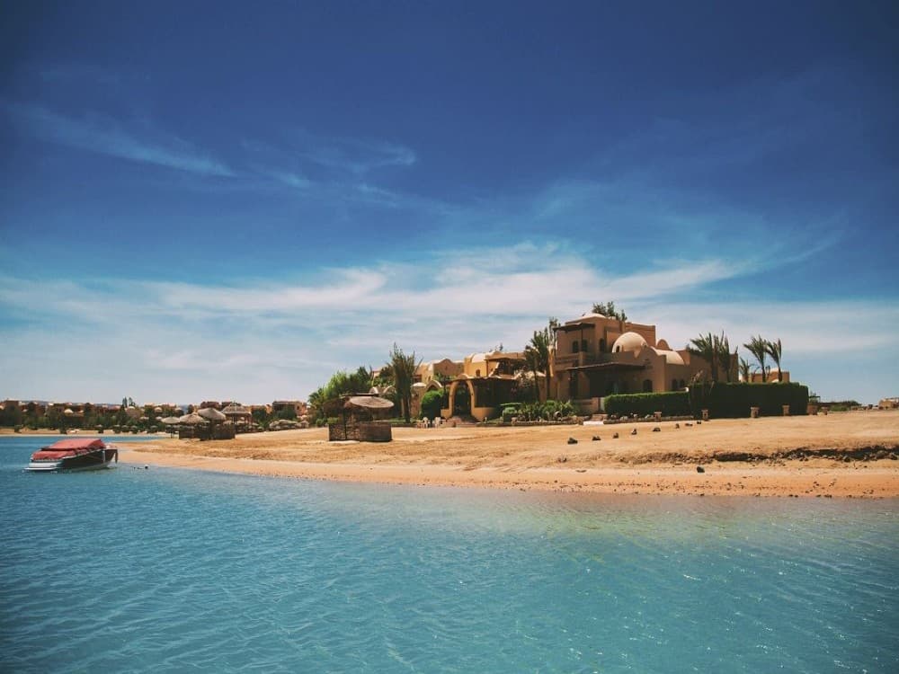 What is the best month to go to Cairo?