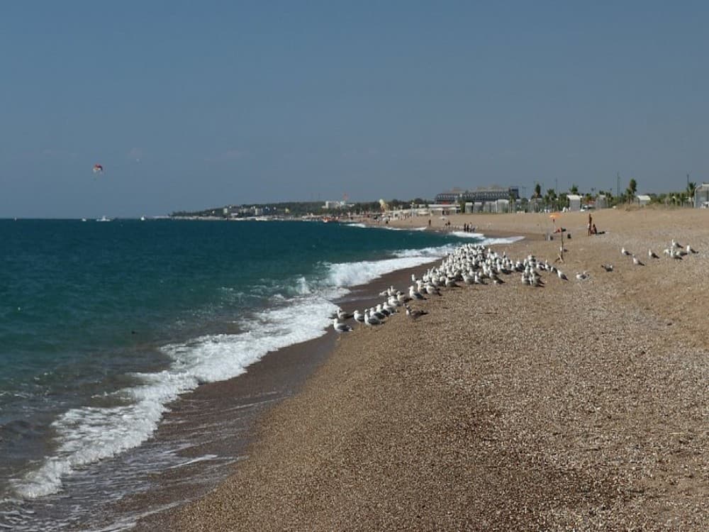 Does Manavgat have a beach?