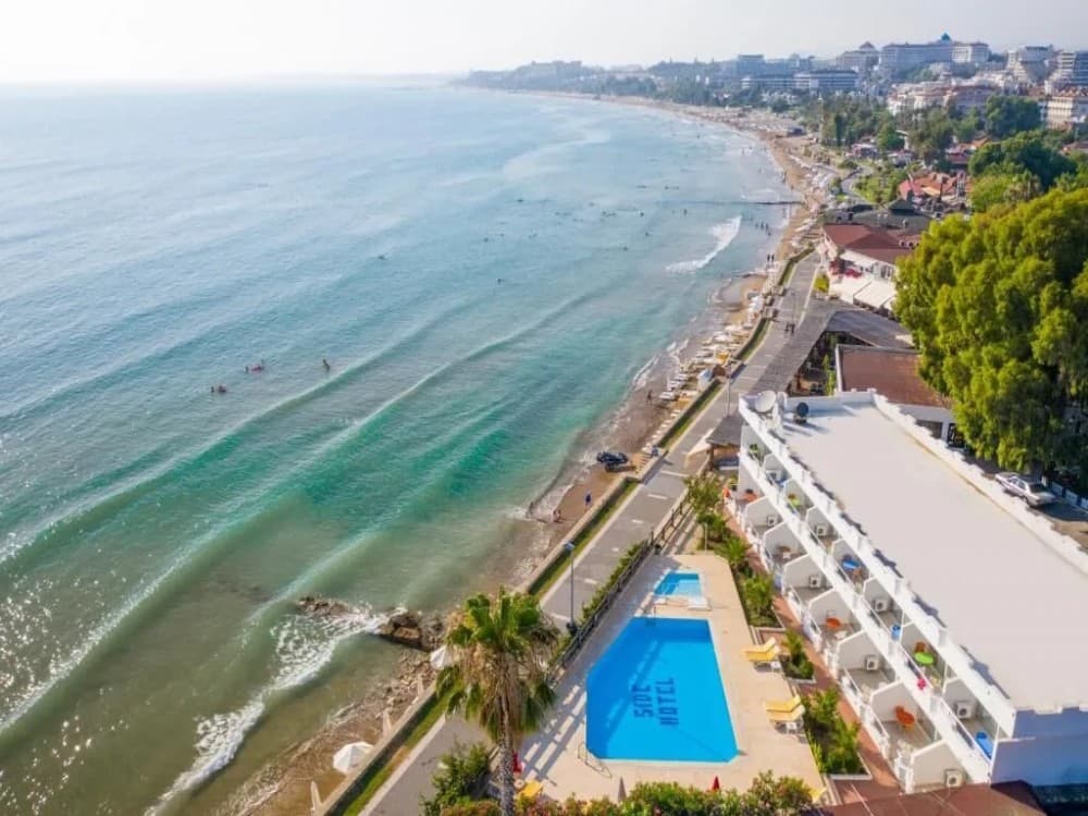 Does Manavgat have a beach?