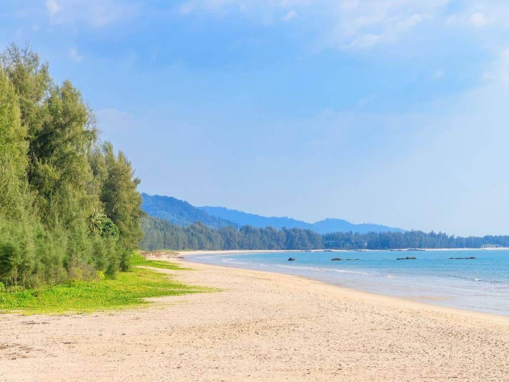 Can you swim in the sea at Khao Lak?