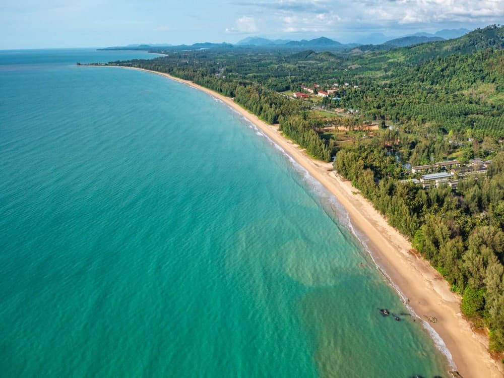 Can you swim in the sea at Khao Lak?